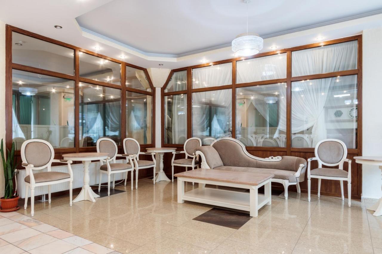 Hotel Central - Бэи­ле-Олэ­неш­ти Экстерьер фото
