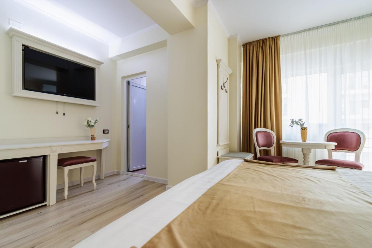 Hotel Central - Бэи­ле-Олэ­неш­ти Экстерьер фото
