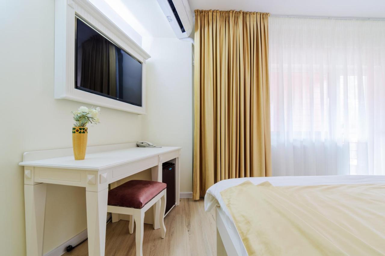 Hotel Central - Бэи­ле-Олэ­неш­ти Экстерьер фото