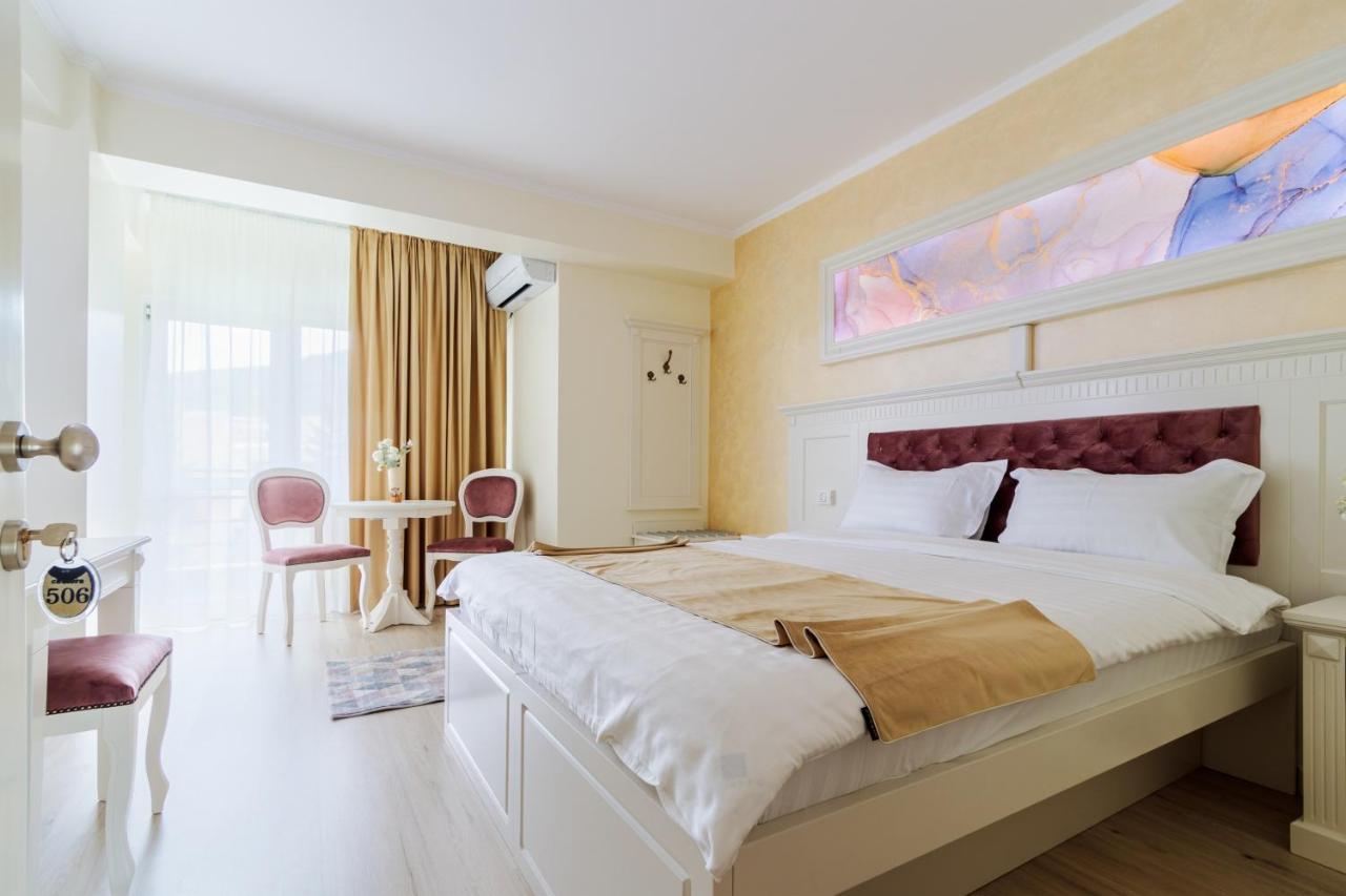 Hotel Central - Бэи­ле-Олэ­неш­ти Экстерьер фото
