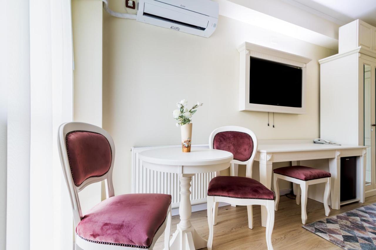 Hotel Central - Бэи­ле-Олэ­неш­ти Экстерьер фото