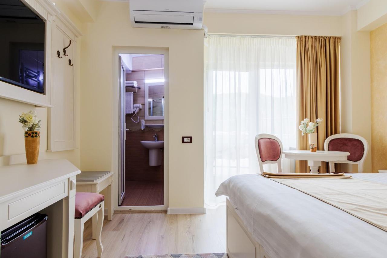 Hotel Central - Бэи­ле-Олэ­неш­ти Экстерьер фото