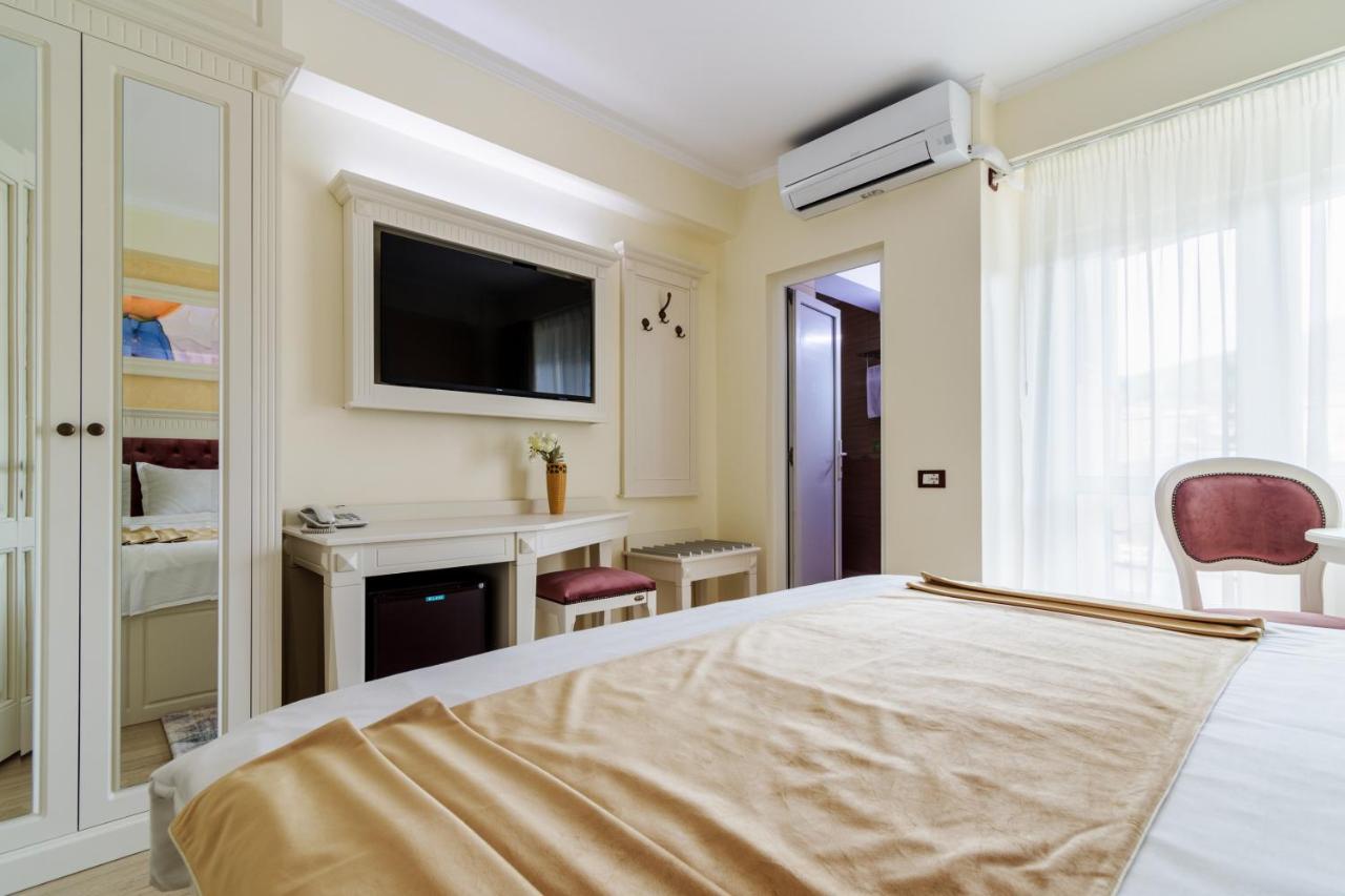 Hotel Central - Бэи­ле-Олэ­неш­ти Экстерьер фото