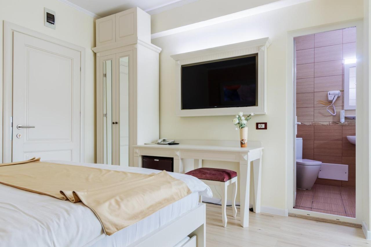Hotel Central - Бэи­ле-Олэ­неш­ти Экстерьер фото