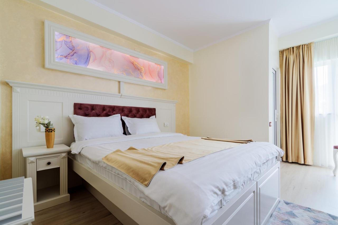 Hotel Central - Бэи­ле-Олэ­неш­ти Экстерьер фото