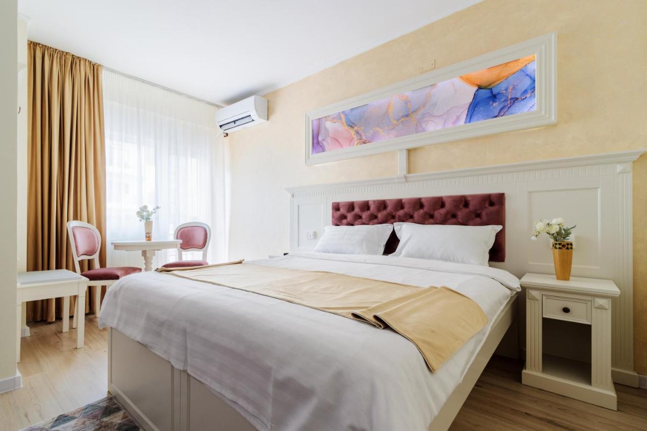 Hotel Central - Бэи­ле-Олэ­неш­ти Экстерьер фото