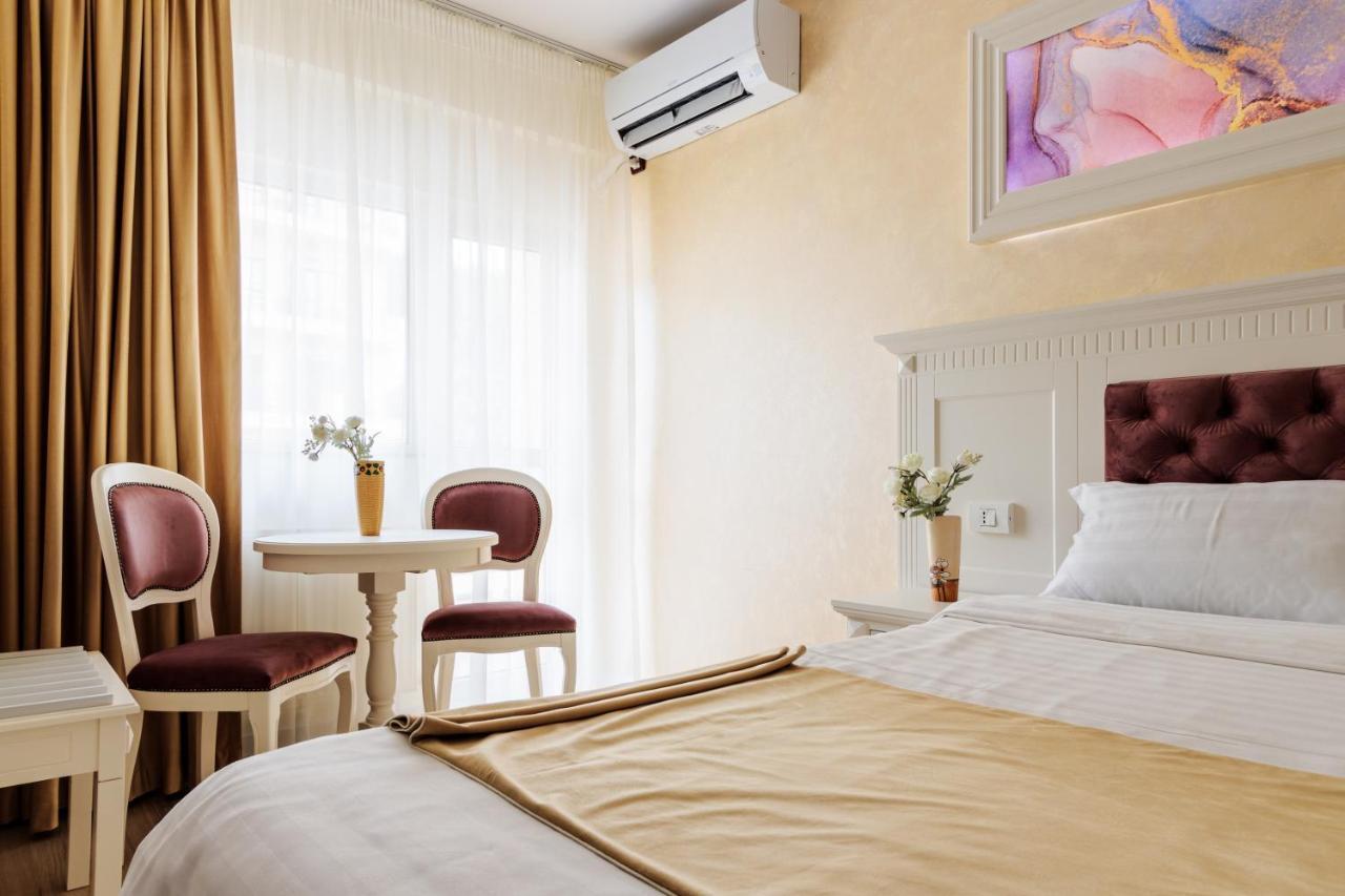 Hotel Central - Бэи­ле-Олэ­неш­ти Экстерьер фото