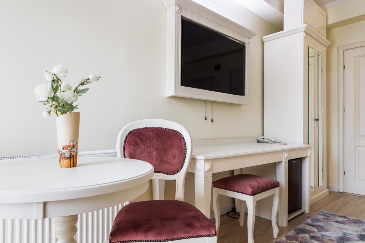 Hotel Central - Бэи­ле-Олэ­неш­ти Экстерьер фото